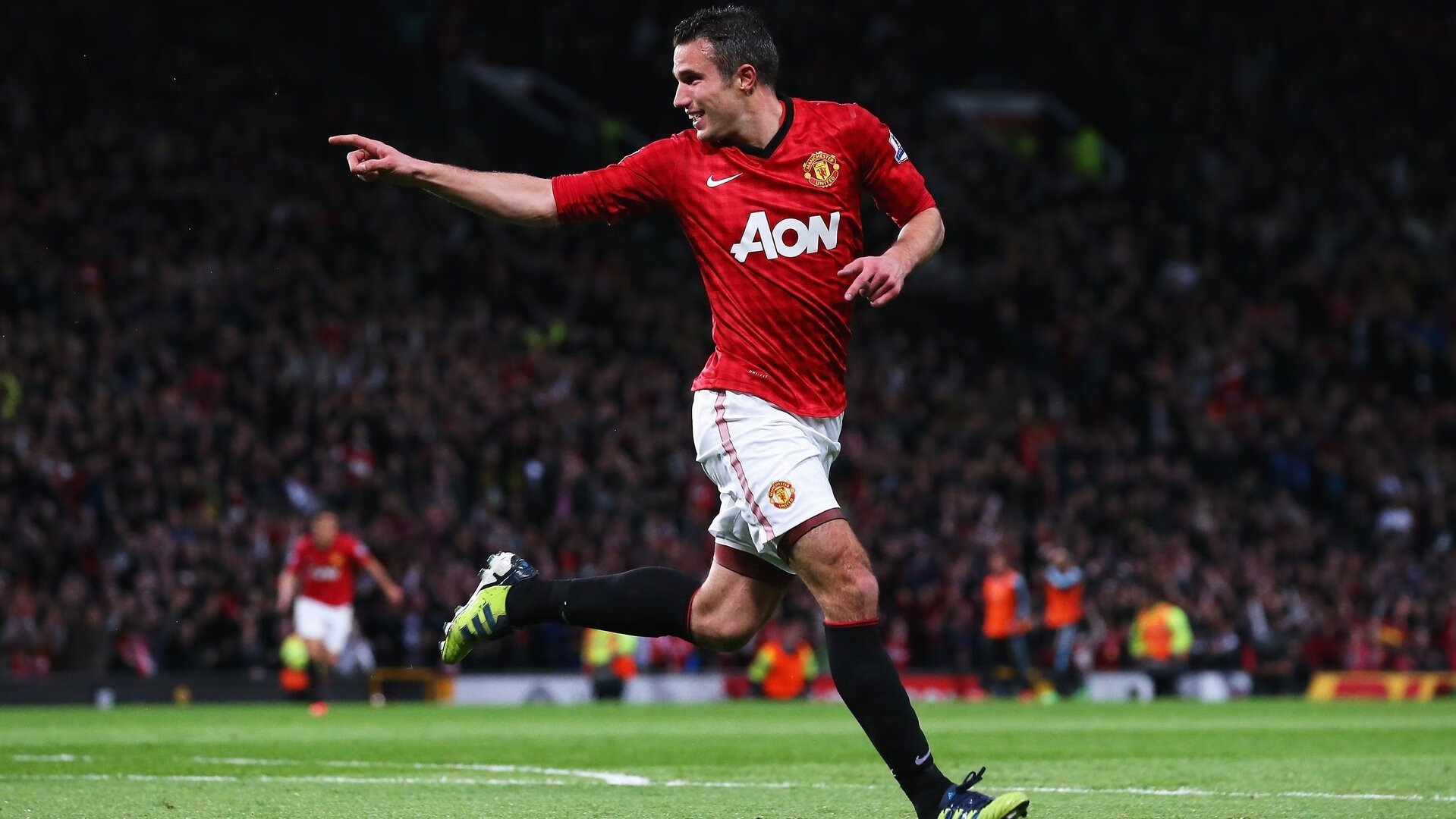 欧洲杯赛场上出现感人互动瞬间被网友热传，欧洲杯揪心一幕