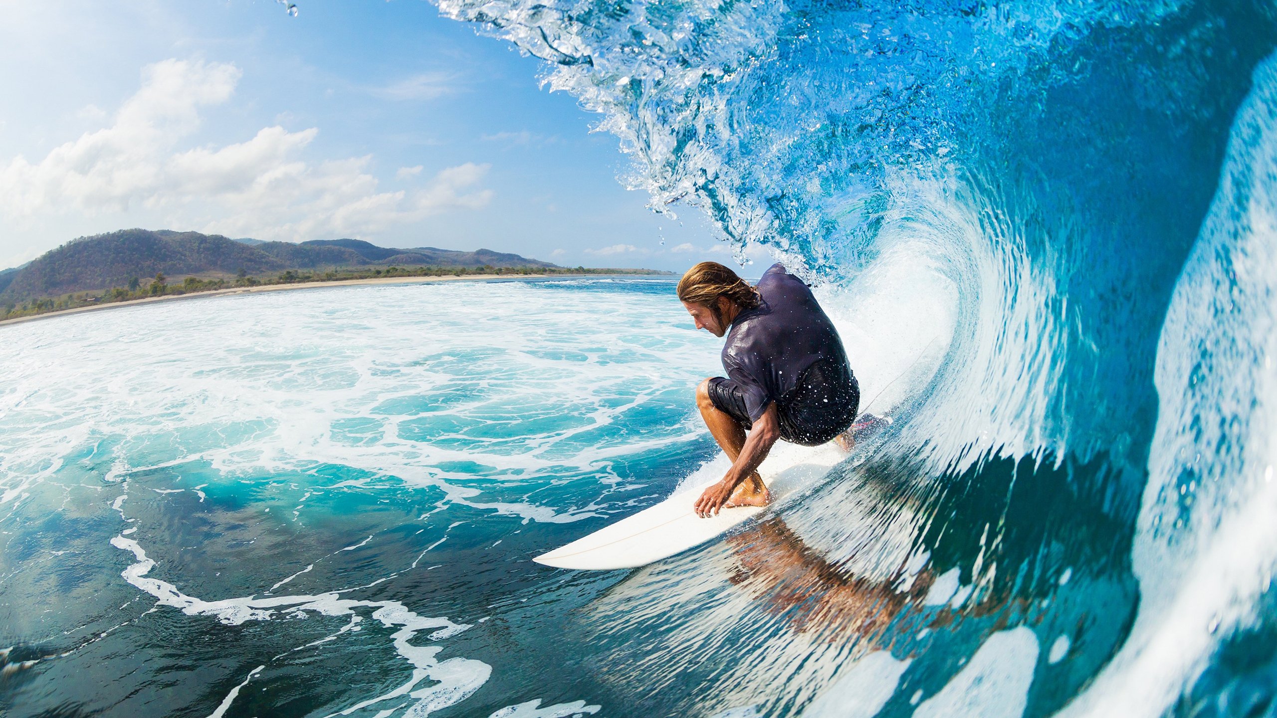 欧洲杯赛场上出现感人互动瞬间被网友热传，欧洲杯揪心一幕